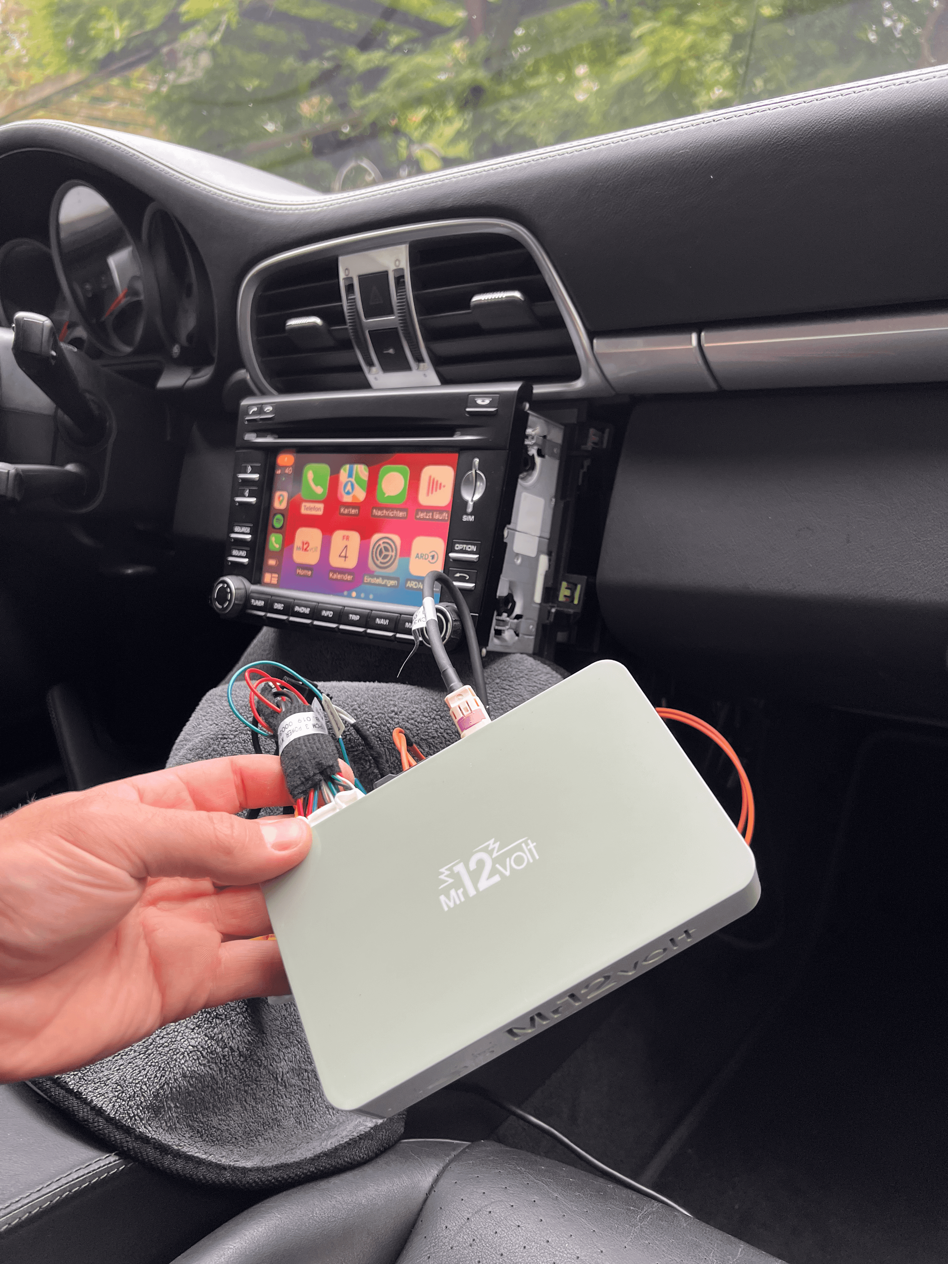 Porsche 997.2 mit Apple CarPlay Nachrüstung und Mr.12 Volt Modul